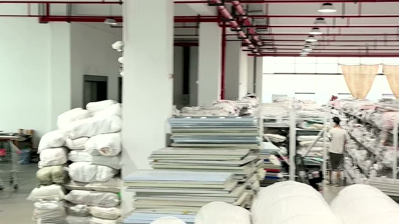 Упаковка готового текстиля для оптовой поставки